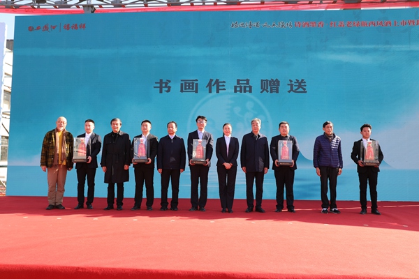 1637733019386726.jpg 0M5A8233.jpg